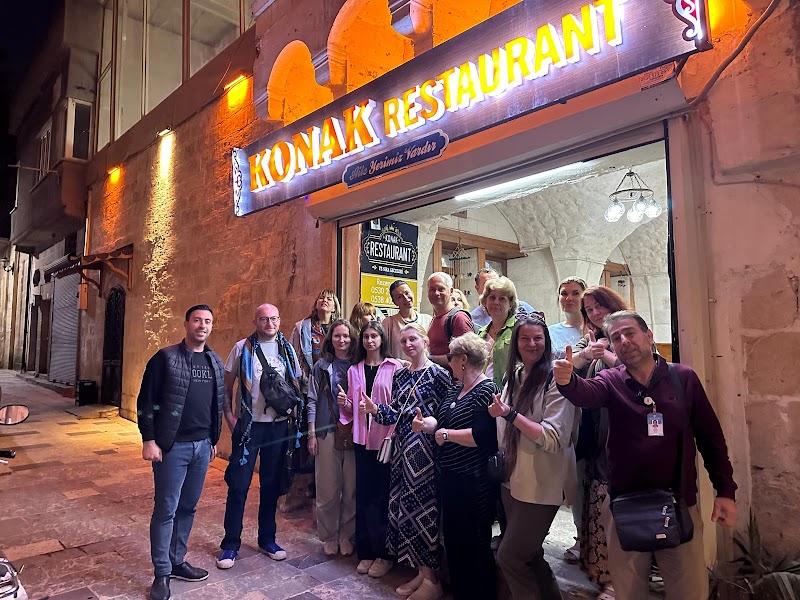 Konak Restaurant  Sirageceleri - Eyyübiye/Şanlıurfa - Türkiye - booked ai