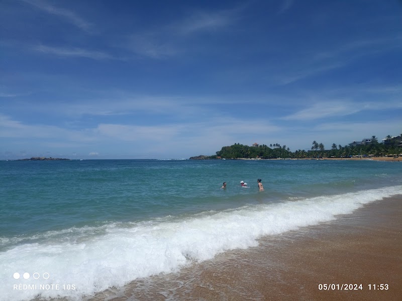 Relax at Unawatuna Beach - Galle - Sri Lanka - booked ai