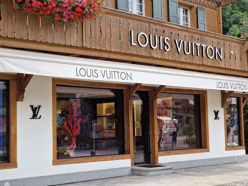 Luxury Shopping and Strolling in Gstaad Promenade - Saanen - Switzerland - booked ai