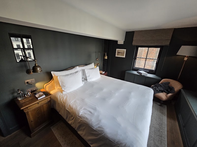 1898 The Post - Gent - Belgium - booked ai