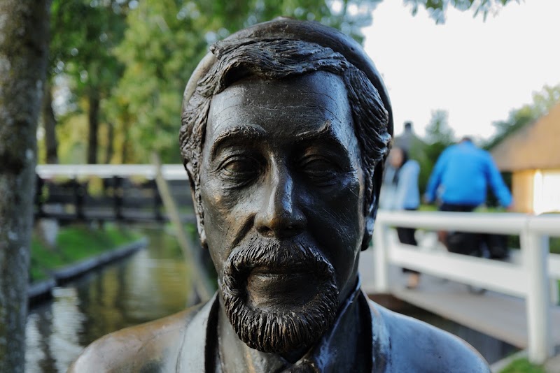 Cycling through the Countryside - Giethoorn - Netherlands - booked ai