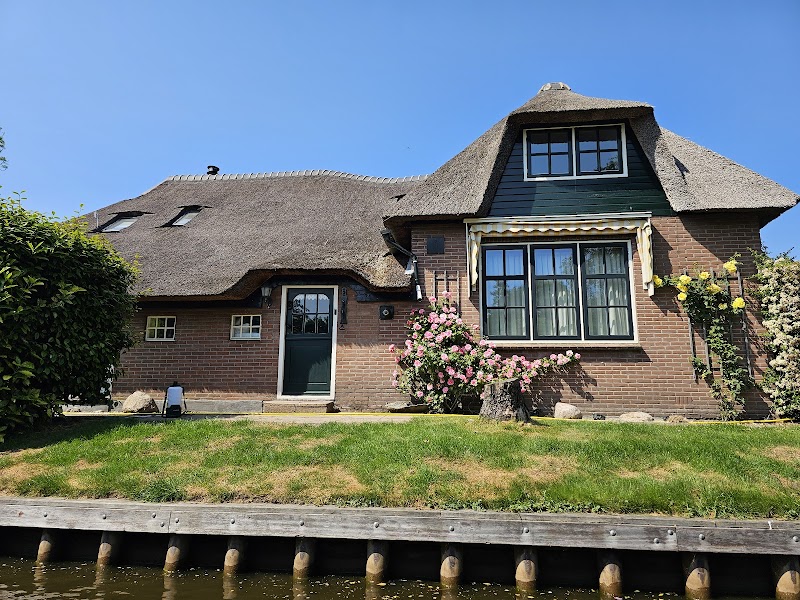 Cycling through the Countryside - Giethoorn - Netherlands - booked ai