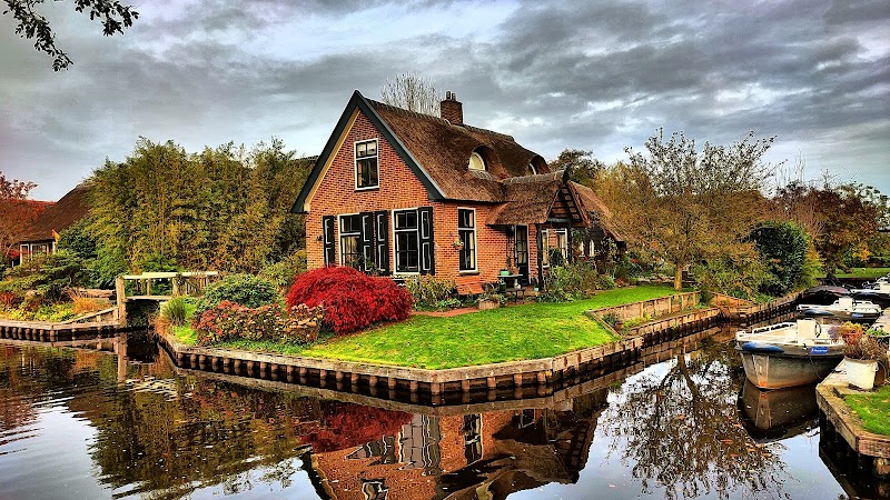Cycling through the Countryside - Giethoorn - Netherlands - booked ai
