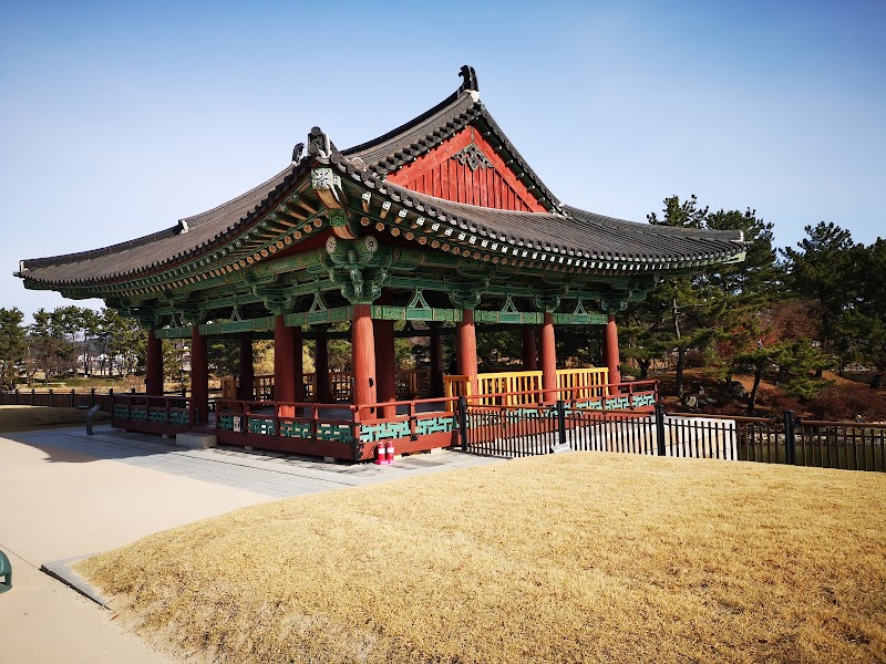 Walk around Anapji Pond (Donggung Palace and Wolji Pond) - Gyeongju - South Korea - booked ai