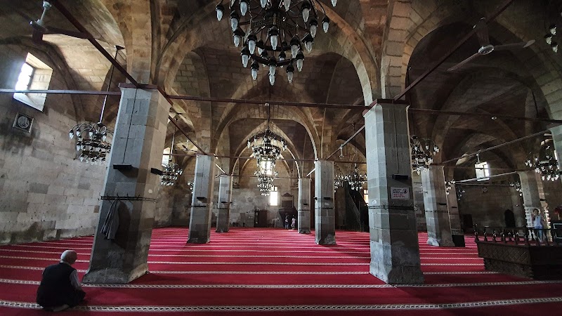 Discover the Serenity of Ulu Cami Park - Aksaray - Türkiye - booked ai