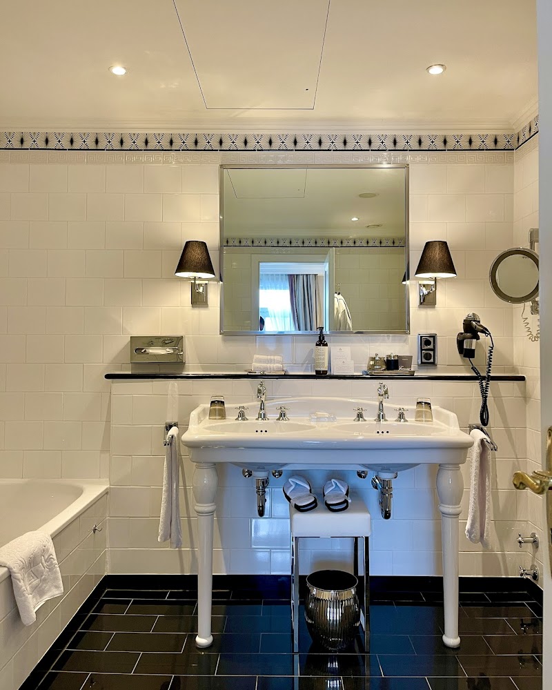 Fairmont Hotel Vier Jahreszeiten - Hamburg - Germany - booked ai