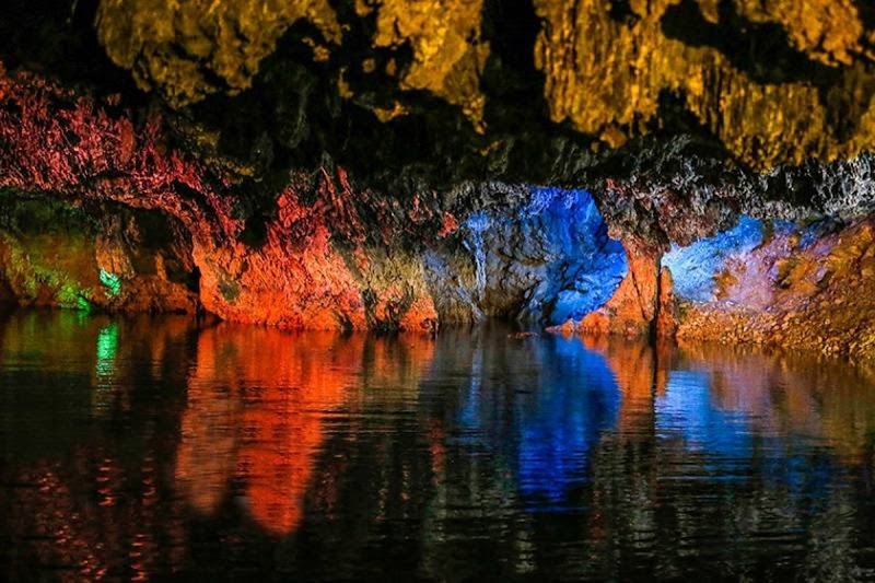 Stroll through the Ali Sadr Cave - Kabudarahang - Iran - booked ai