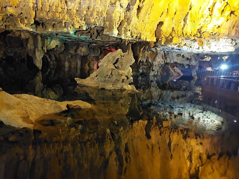 Stroll through the Ali Sadr Cave - Kabudarahang - Iran - booked ai