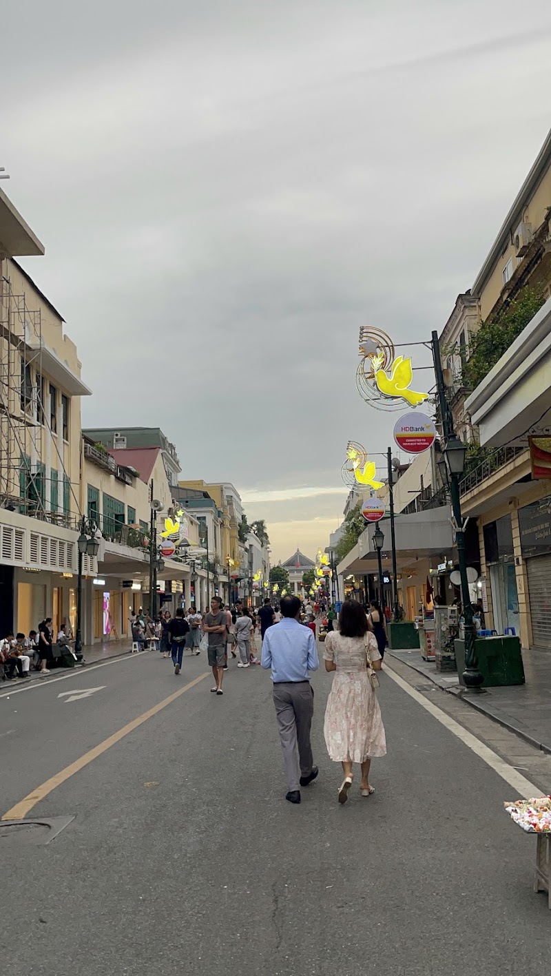 Take a stroll around Hoan Kiem Lake - Hanoi - Vietnam - booked ai