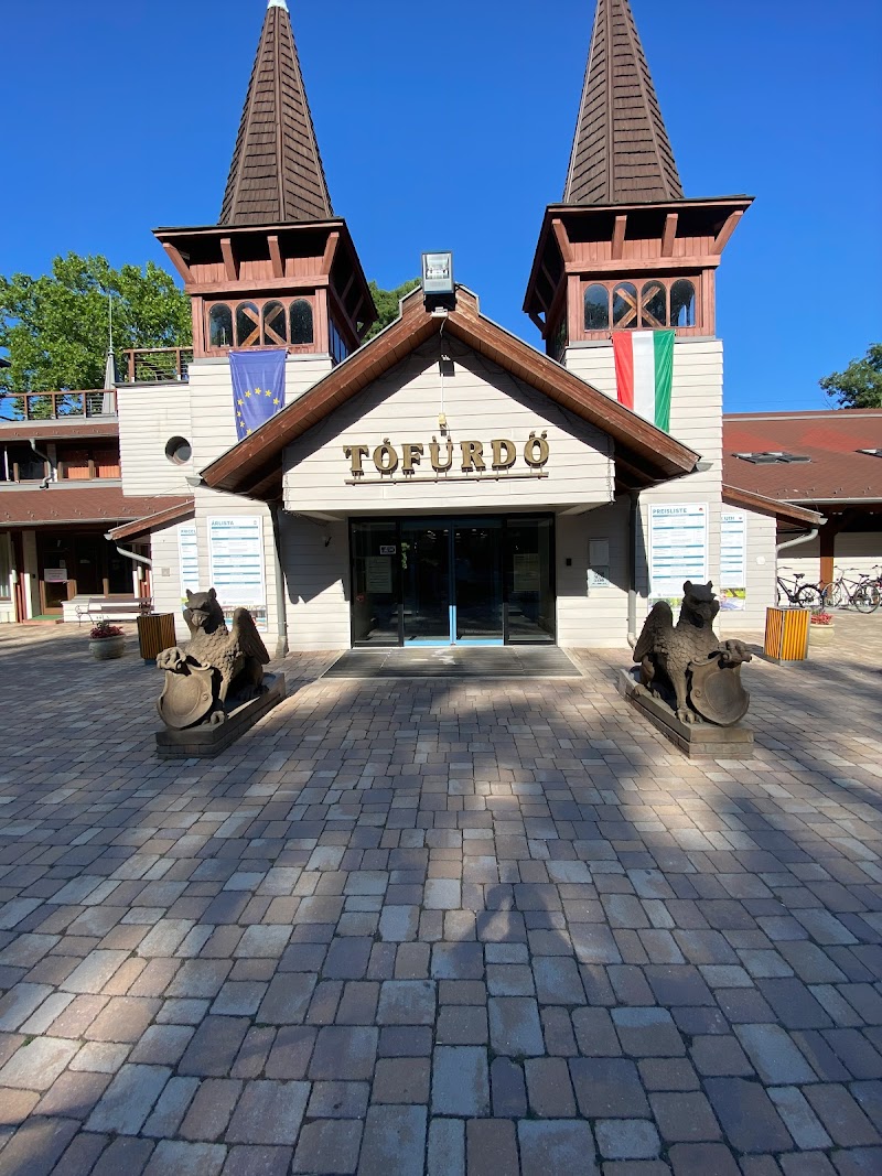 Thermal Lake of Hévíz - Hévíz - Hungary - booked ai