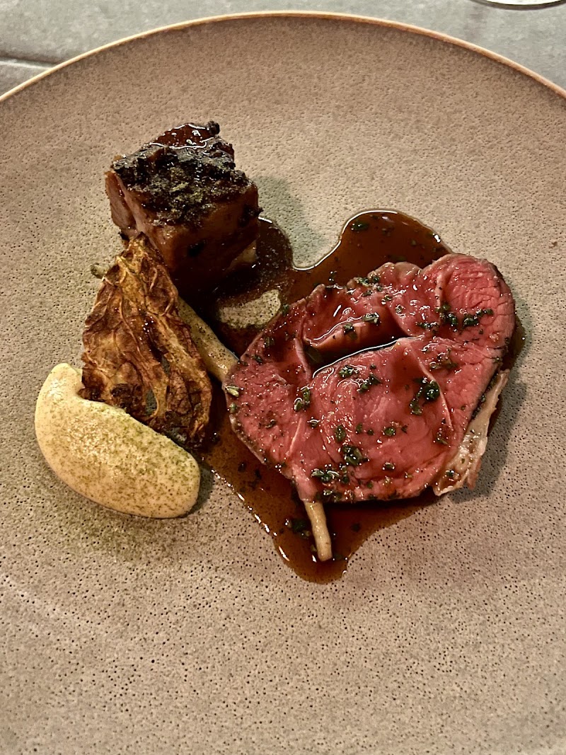 Dier Makr - Hobart - Australia - booked ai