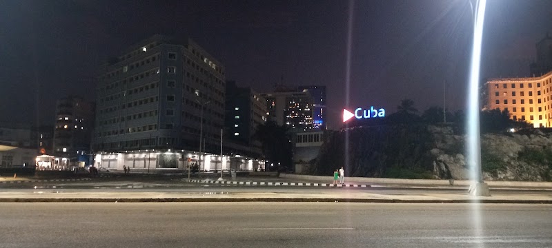 Visit El Malecón - La Habana - Cuba - booked ai