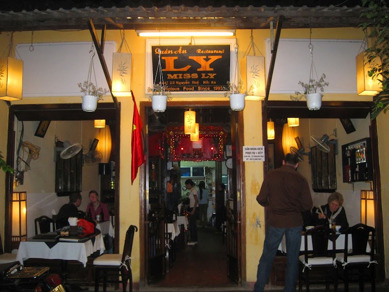 Miss Ly Cafeteria - Hội An - Vietnam - booked ai