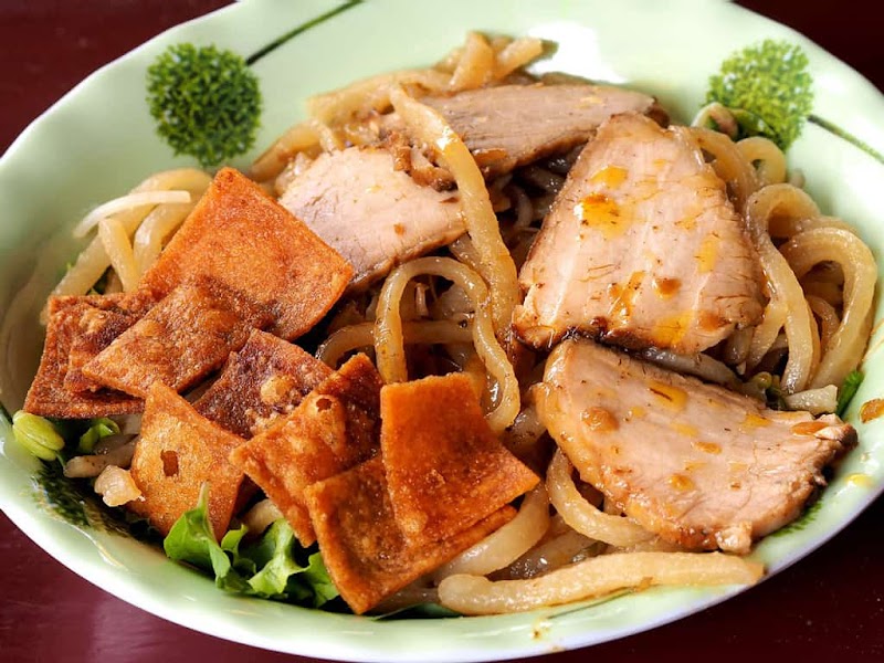 Miss Ly Cafeteria - Hội An - Vietnam - booked ai
