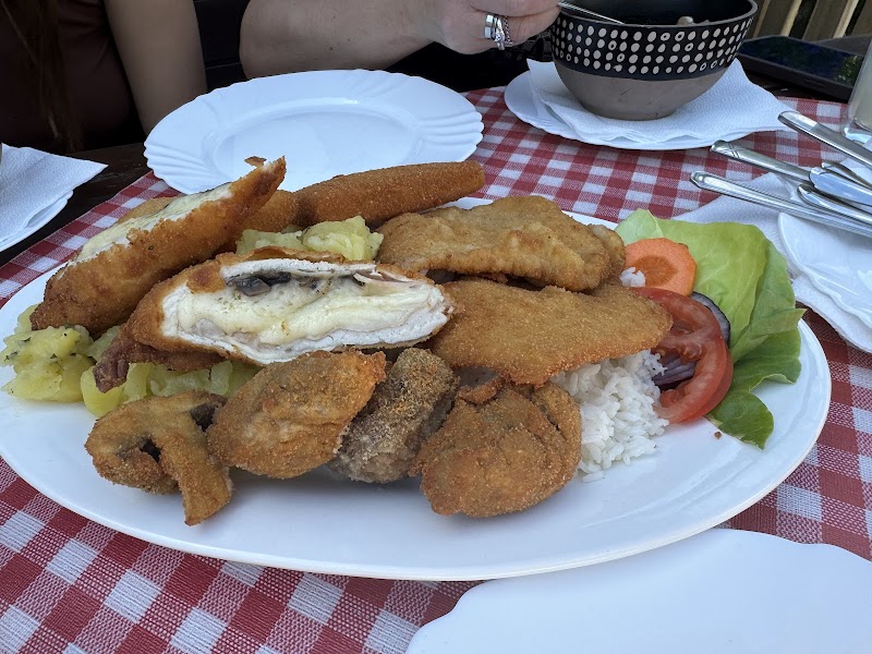 Kemencés Kisvendéglő - Hollókő - Hungary - booked ai