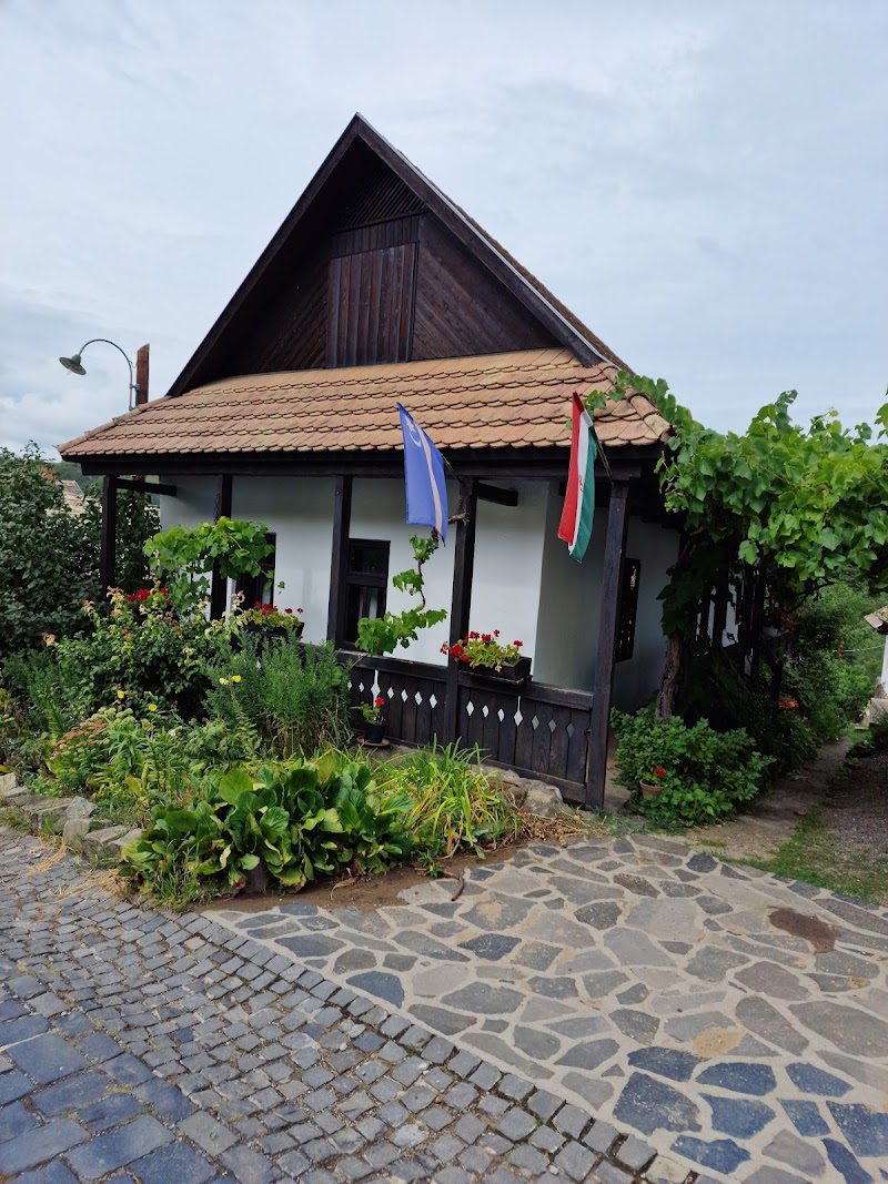 Kemencés Kisvendéglő - Hollókő - Hungary - booked ai