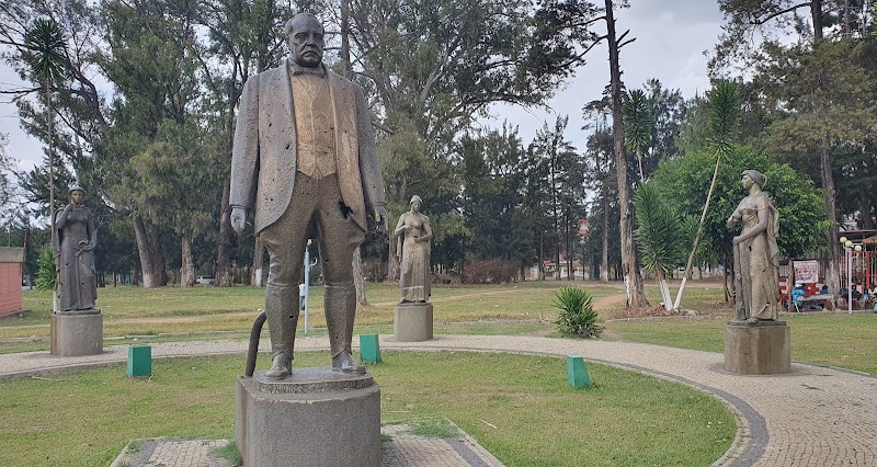 Stroll through Jardim da Cultura (Culture Garden) - Huambo - Angola - booked ai