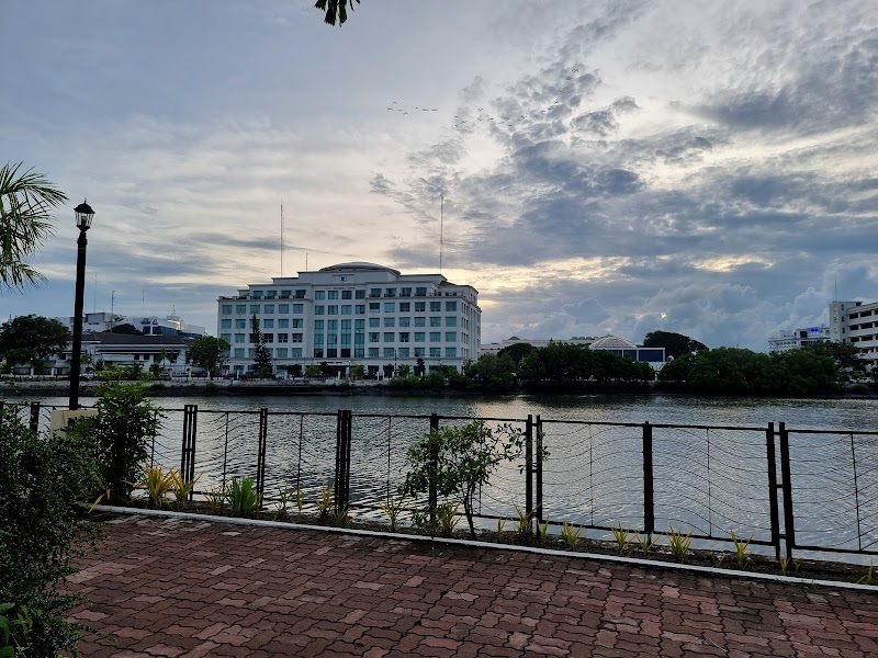 Explore the Iloilo River Esplanade - Iloilo City - Philippines - booked ai