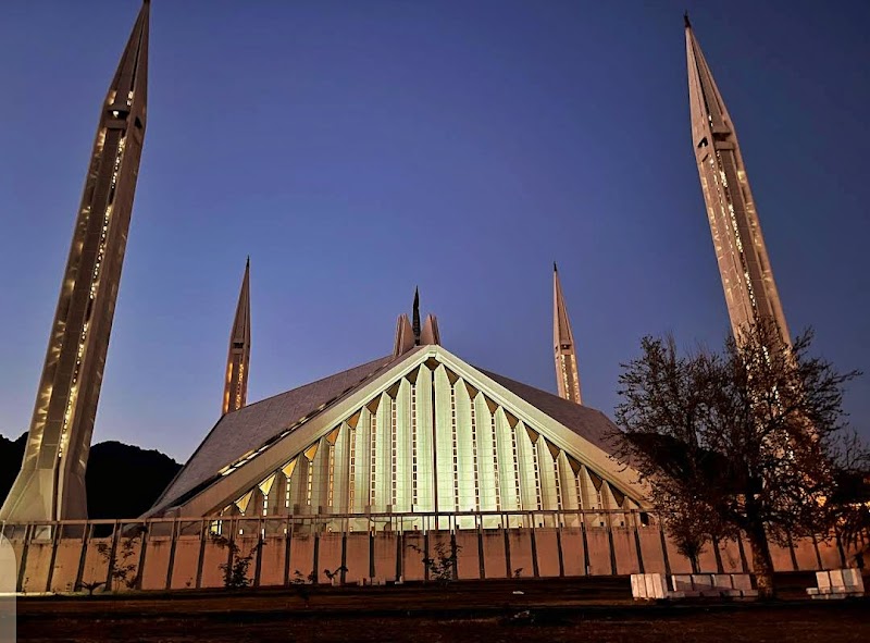 Visiting Faisal Mosque - Islamabad - Pakistan - booked ai