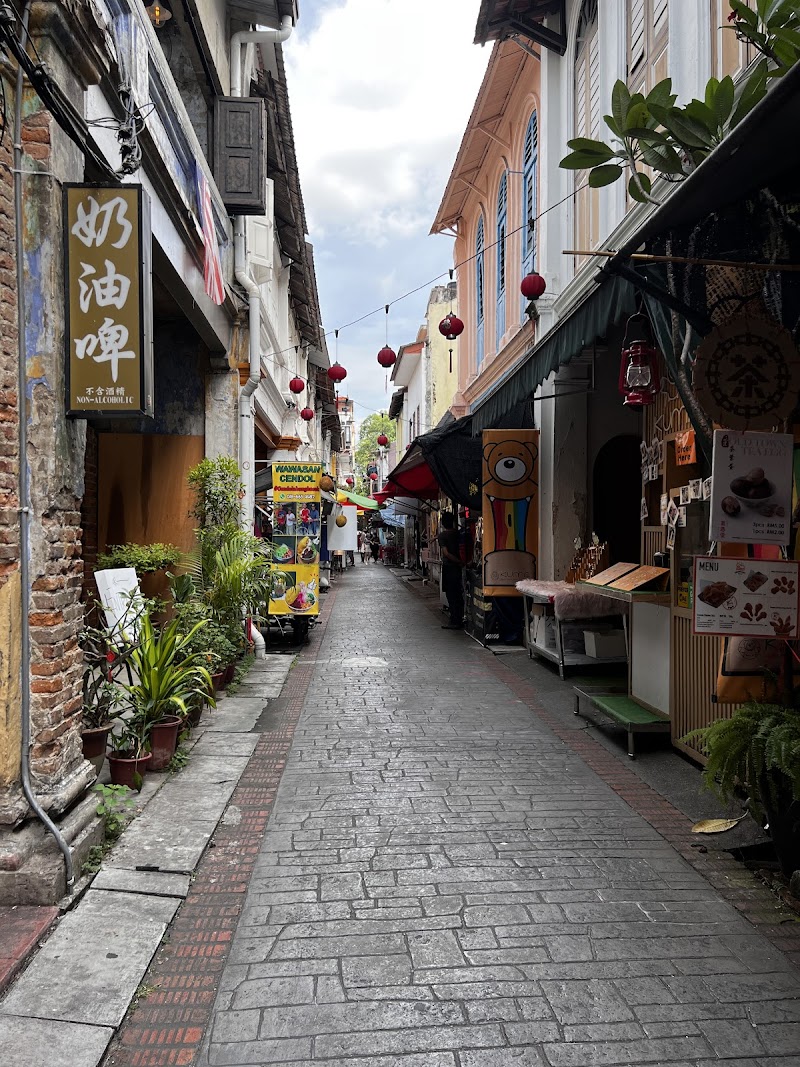Walking down Concubine Lane - Ipoh - Malaysia - booked ai