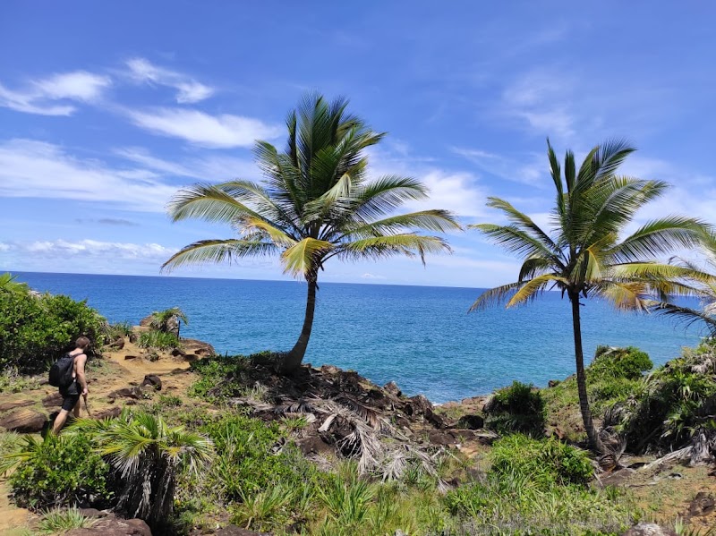 Hiking to Prainha Beach - Itacaré - Brazil - booked ai