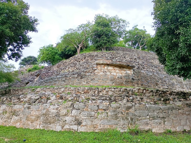 Climb the Kinich Kakmó Pyramid - Izamal - Mexico - booked ai