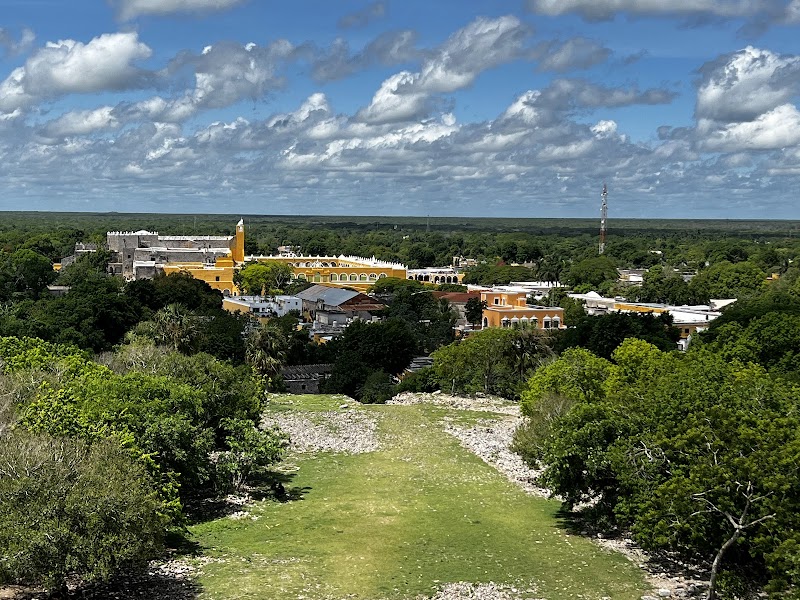 Climb the Kinich Kakmó Pyramid - Izamal - Mexico - booked ai