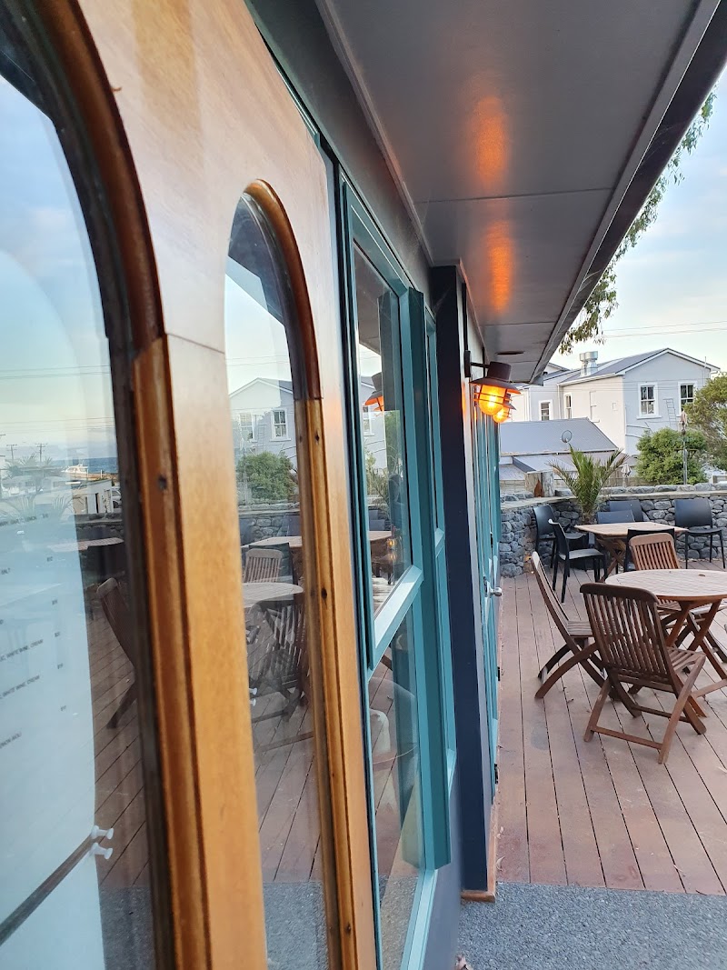 Green Dolphin Restaurant & Bar - Kaikōura - New Zealand - booked ai