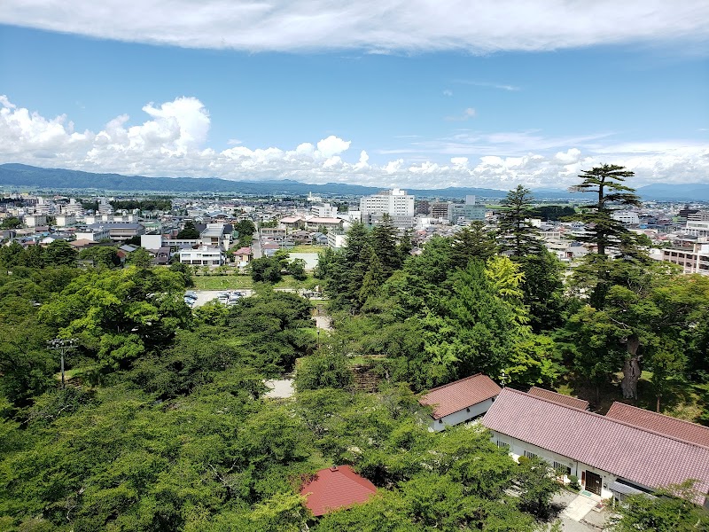 Visit Tsuruga Castle (Aizuwakamatsu Castle) - Aizuwakamatsu - Japan - booked ai