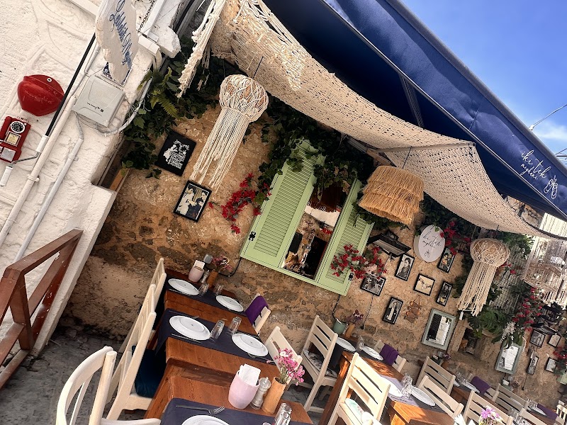 Explore Alacati's Charming Stone Streets and Boutiques - Çeşme - Türkiye - booked ai