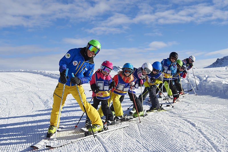 Skiing and Snowboarding at Arosa Lenzerheide - Chur - Switzerland - booked ai