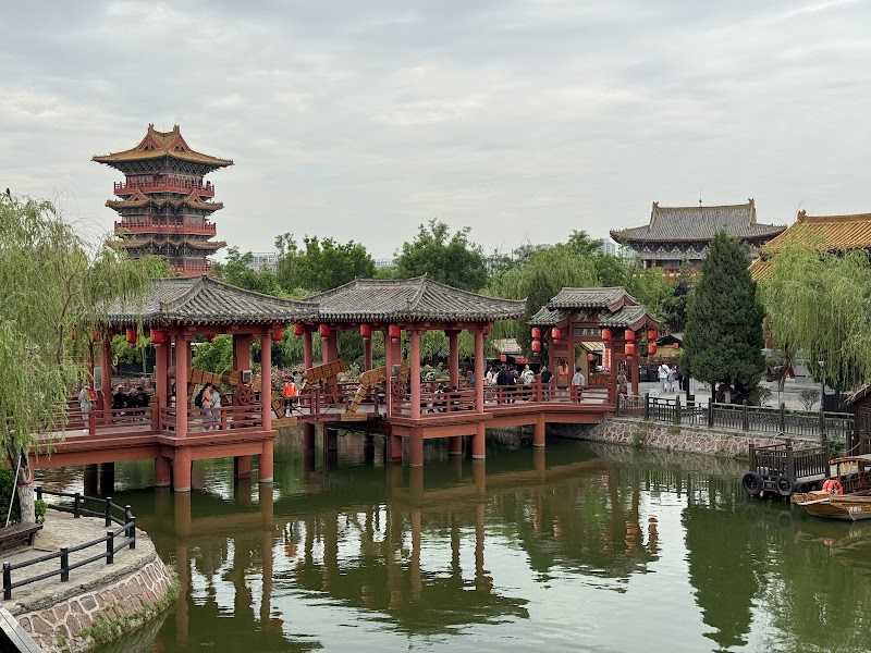 Stroll through Millennium City Park (Qingming Riverside Landscape Garden) - Kaifeng - China - booked ai