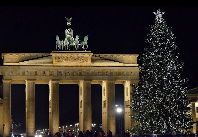 Visit the Brandenburg Gate - Berlin - Germany - booked ai