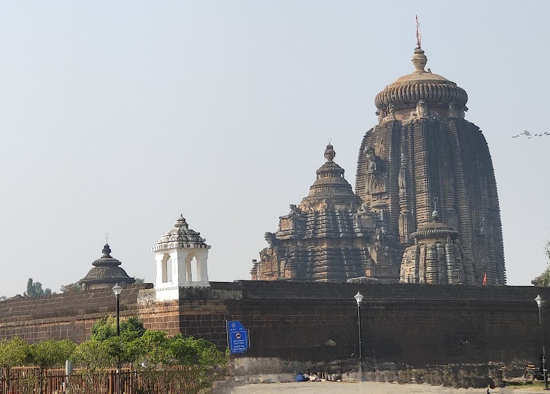 Explore Lingaraj Temple - Bhubaneswar - India - booked ai
