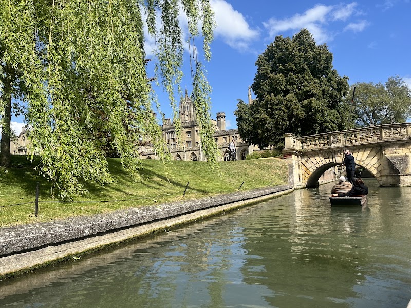 Punting on the River Cam - Cambridge - United Kingdom - booked ai