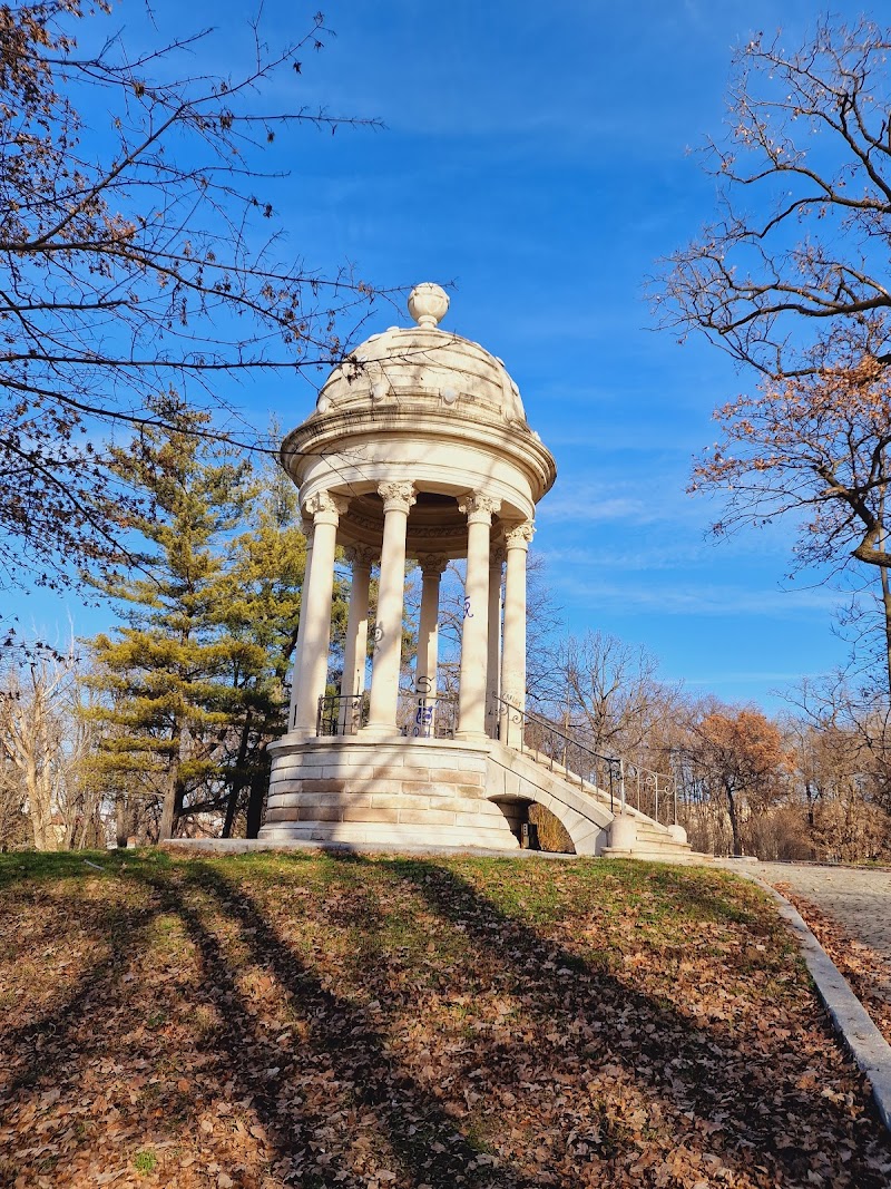 Explore Nicolae Romanescu Park - Craiova - Romania - booked ai