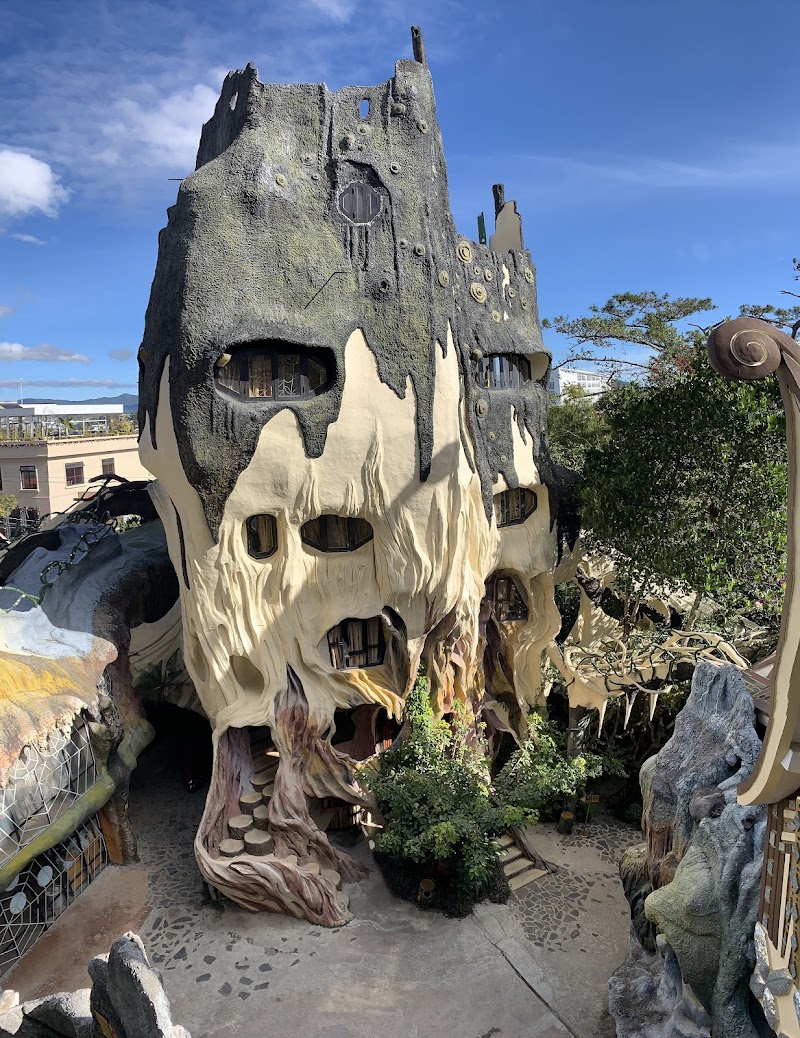 Visit the Crazy House (Hang Nga Guesthouse) - Da Lat - Vietnam - booked ai