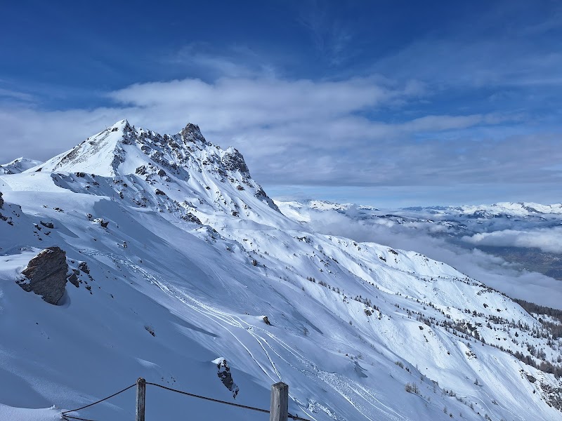 Skiing and Snowboarding at Parsenn - Davos - Switzerland - booked ai