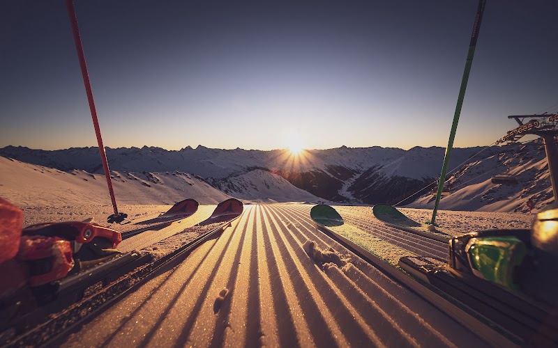 Skiing and Snowboarding at Parsenn - Davos - Switzerland - booked ai