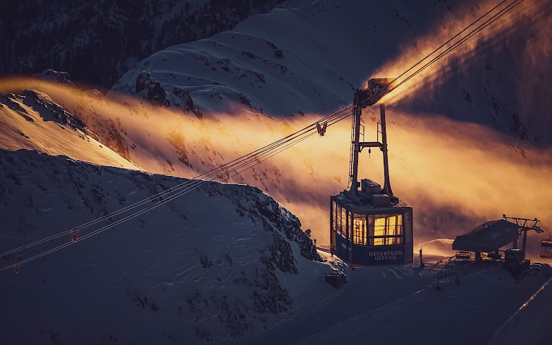 Skiing and Snowboarding at Jakobshorn and Parsenn - Davos - Switzerland - booked ai