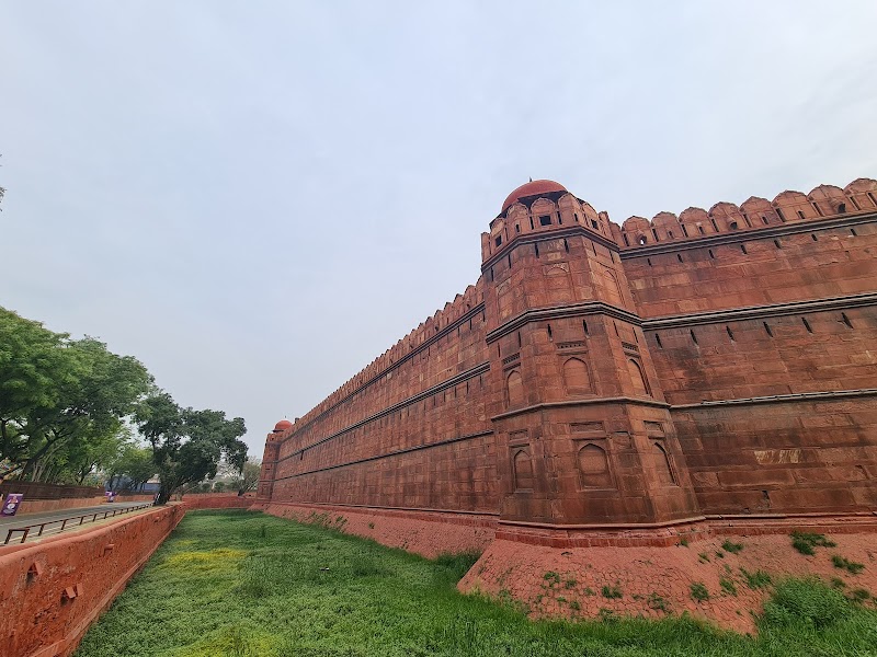 Visit the Red Fort - New Delhi - India - booked ai