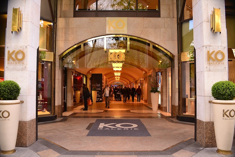 Königsallee (Ko) Shopping Street - Düsseldorf - Germany - booked ai