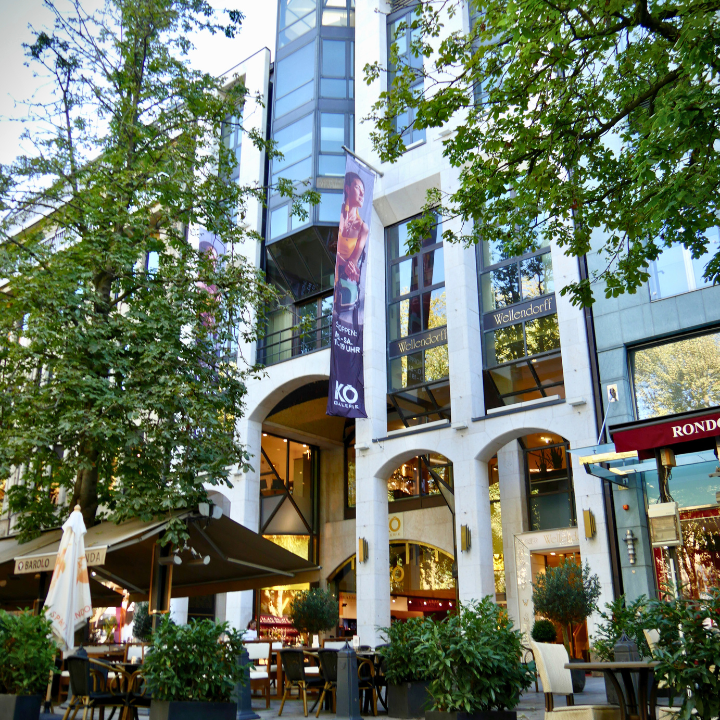 Königsallee (Ko) Shopping Street - Düsseldorf - Germany - booked ai