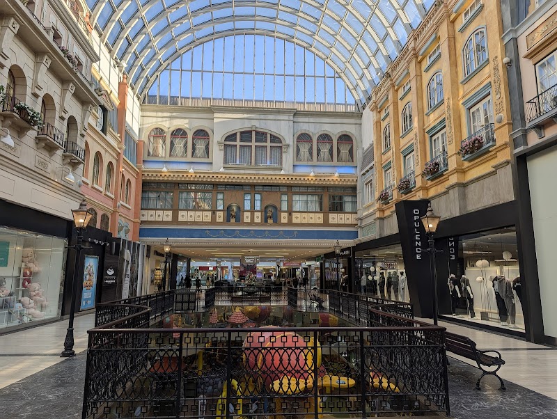 West Edmonton Mall - Edmonton - Canada - booked ai