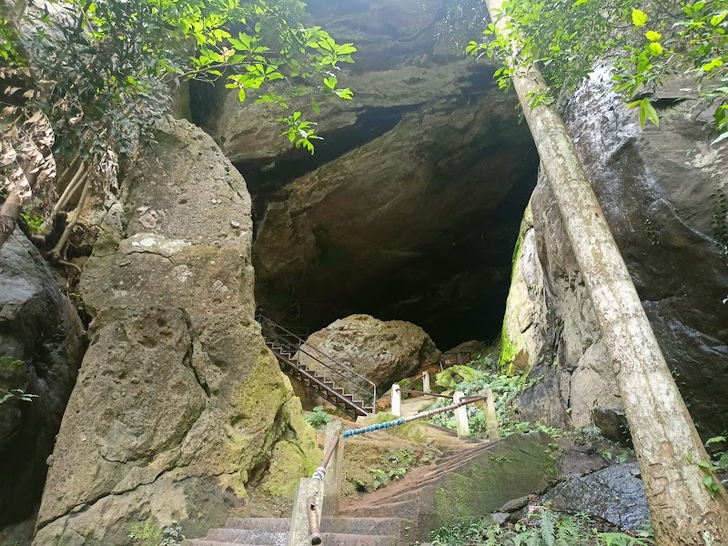 Ravana's Cave - Ella - Sri Lanka - booked ai