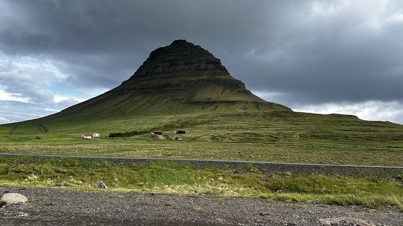 Kirkjufell Mountain and Kirkjufellsfoss Waterfall - Grundarfjordur - Iceland - booked ai