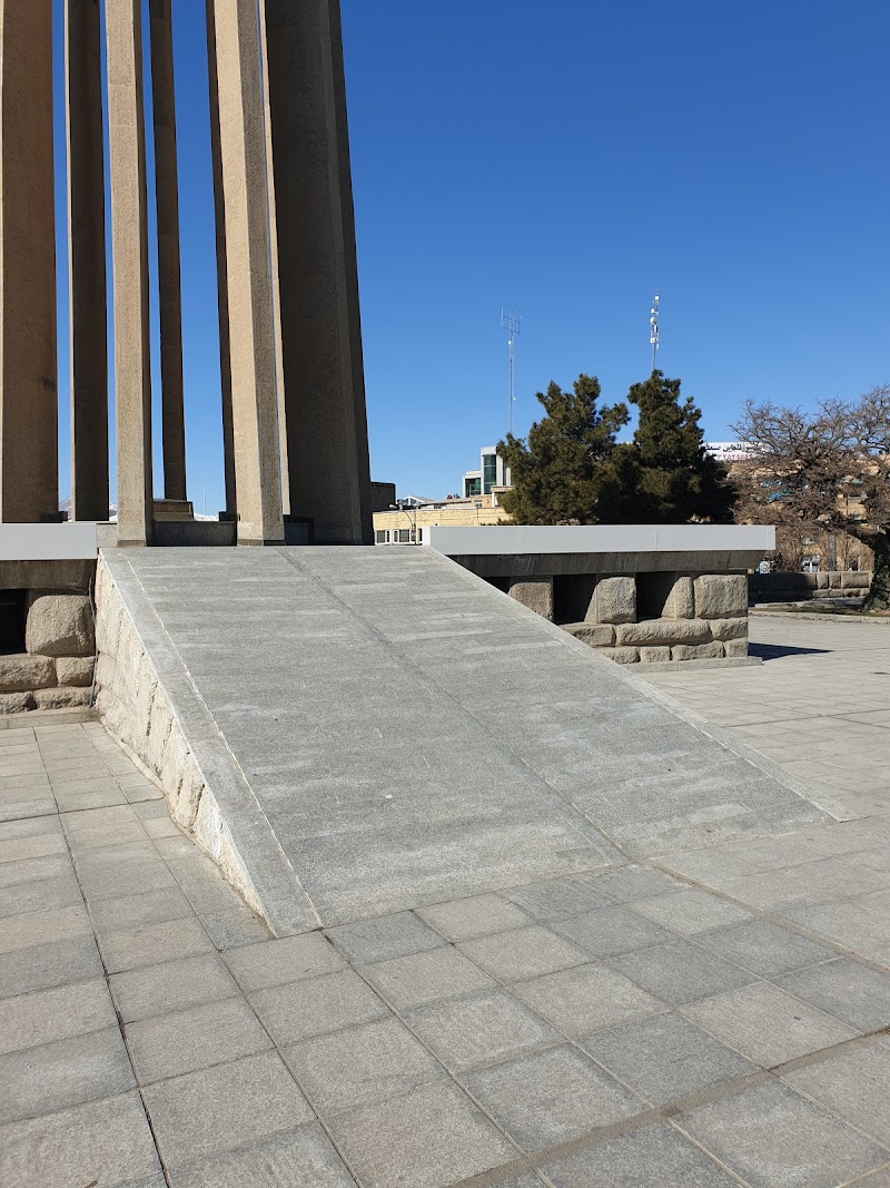 Visit the Tomb of Avicenna - Hamedan - Iran - booked ai