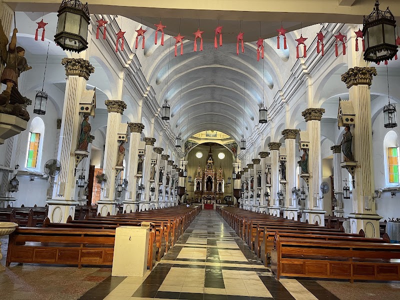 Visit the Molo Church and Heritage District - Iloilo City - Philippines - booked ai