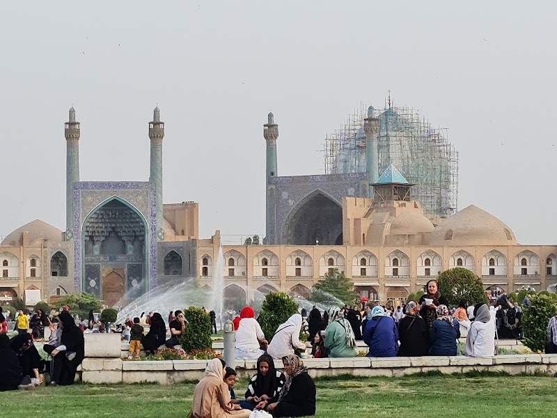 Visit Naqsh-e Jahan Square - Isfahan - Iran - booked ai