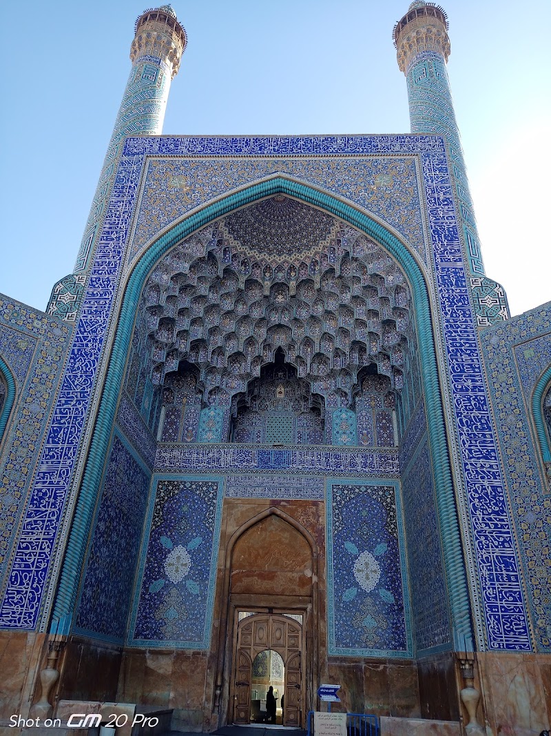Visit Naqsh-e Jahan Square - Isfahan - Iran - booked ai
